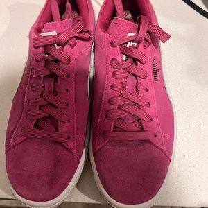Magenta puma suede sneakers